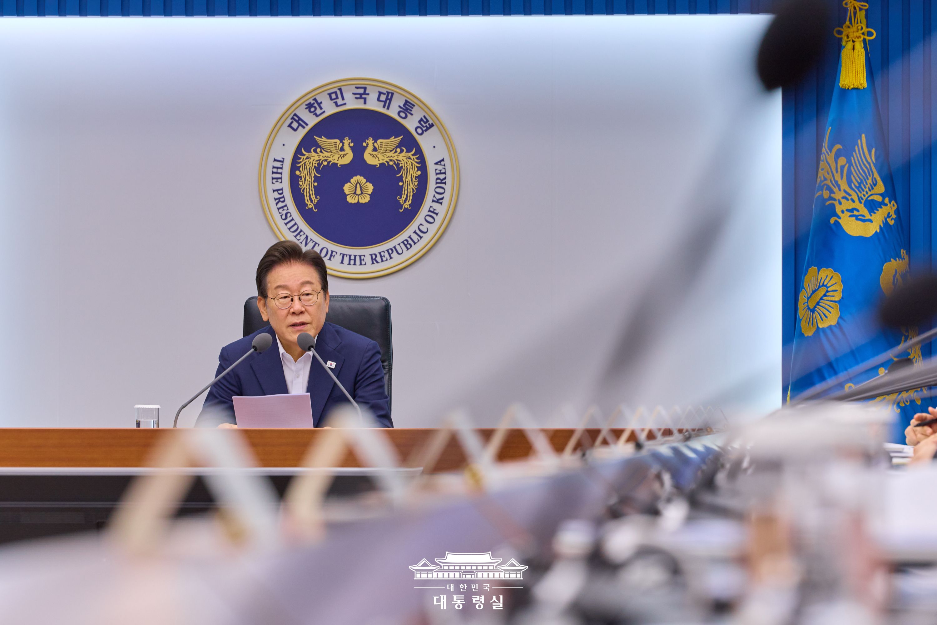 Presiden Lee Jae Myung terlihat sedang memimpin rapat Satuan Tugas Peninjauan Ekonomi Darurat pada tanggal 31 Juli 2025 di Kantor Kepresidenan Republik Korea, Yongsan, Seoul. (Kantor Kepresidenan Republik Korea)  