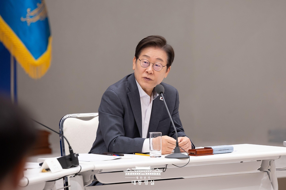Atas undangan Presiden Lee Jae Myung, Sekretaris Jenderal Partai Komunis Vietnam, To Lam, akan melakukan kunjungan kenegaraan ke Korea pada tanggal 10-13 Agustus 2025. Foto di atas menunjukkan Presiden Lee yang mengadakan pertemuan dengan para kepala daerah di Kantor Kepresidenan Yongsan, Seoul pada tanggal 1 Agustus 2025. (Kantor Kepresidenan Republik Korea)