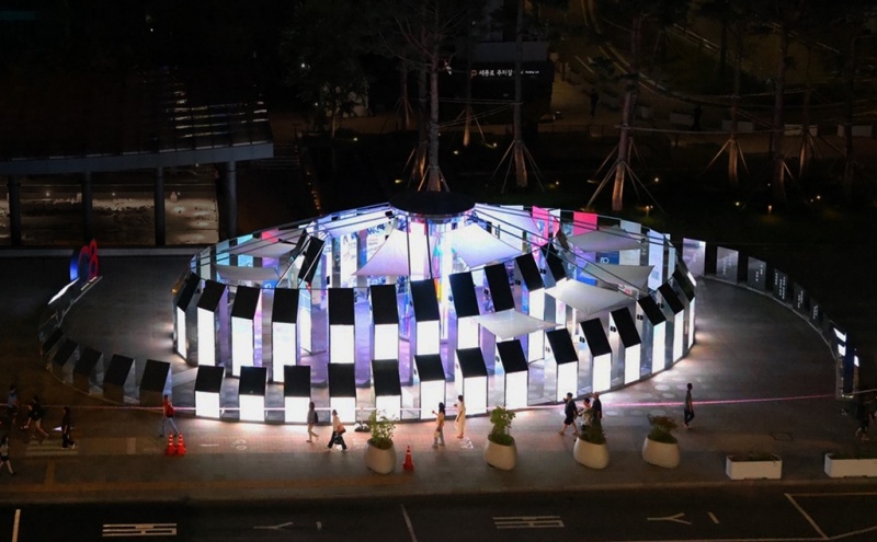 Pameran bertajuk Perjalanan Cahaya dalam 80 Tahun Sejarah (terjemahan tidak resmi) digelar pada tanggal 23-31 Agustus 2025 di Alun-alun Gwanghwamun, Seoul. (Kementerian Dalam Negeri)