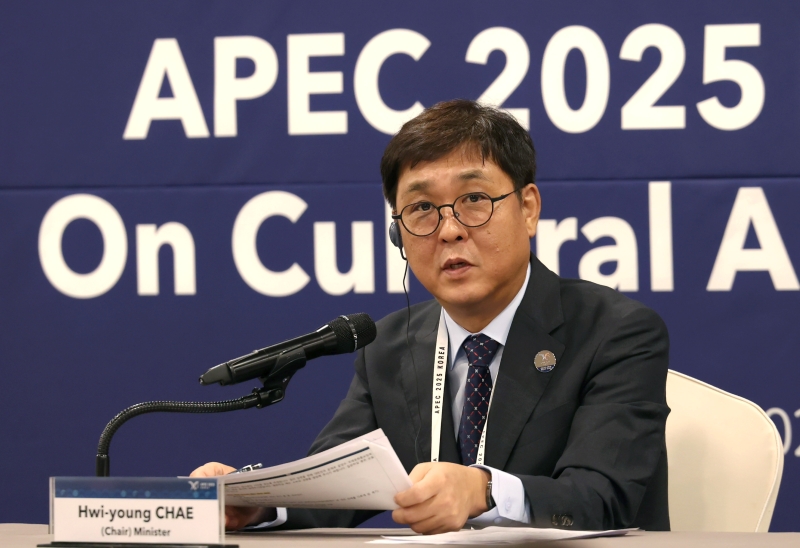 Menteri Kebudayaan, Olahraga, dan Pariwisata Chae Hwi-young pada tanggal 27 Agustus 2025 berbicara dalam konferensi pers setelah sidang pleno Dialog Tingkat Tinggi APEC tentang Industri Budaya dan Kreatif (CCI).