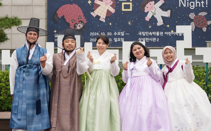 Kementerian Kebudayaan, Olahraga, dan Pariwisata bersama KCDF akan menggelar Pekan Budaya Hanbok pada tanggal 21-26 Oktober 2025 melalui aktivitas, pameran, dan peragaan budaya yang digelar di seluruh penjuru Korea.   