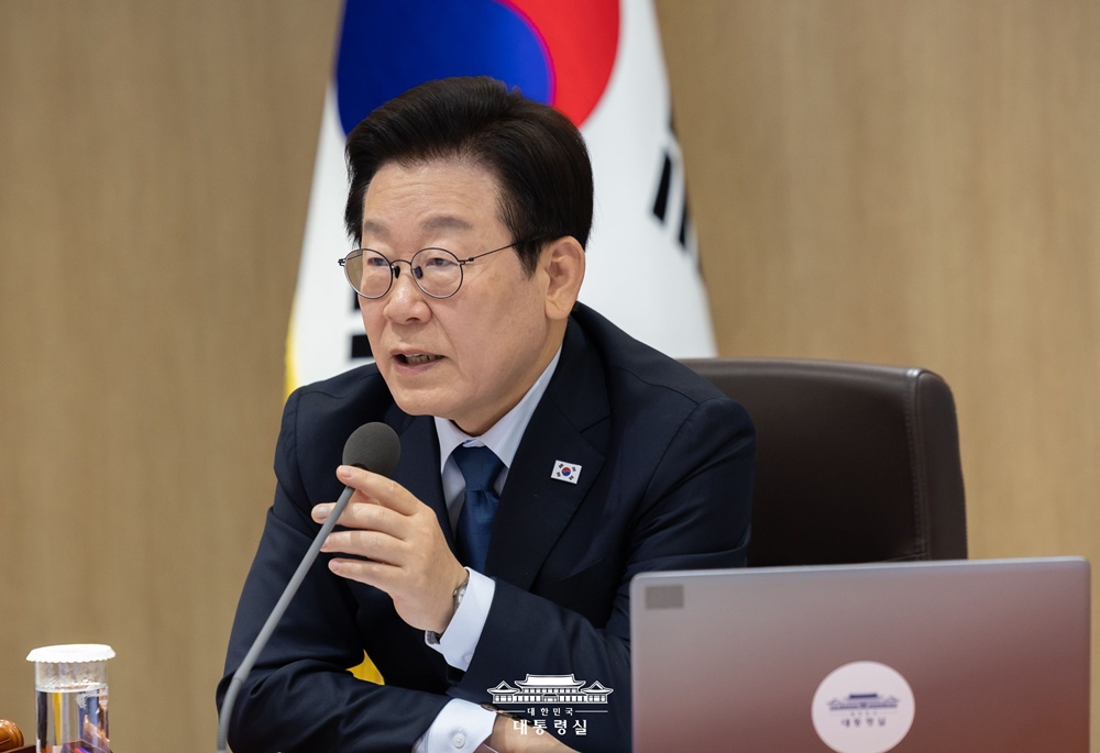 Presiden Lee Jae Myung pada tanggal 21 Oktober 2025 terlihat sedang berbicara di rapat kabinet ke-46 yang digelar di Kantor Kepresidenan Yongsan. (Kantor Kepresidenan Republik Korea)