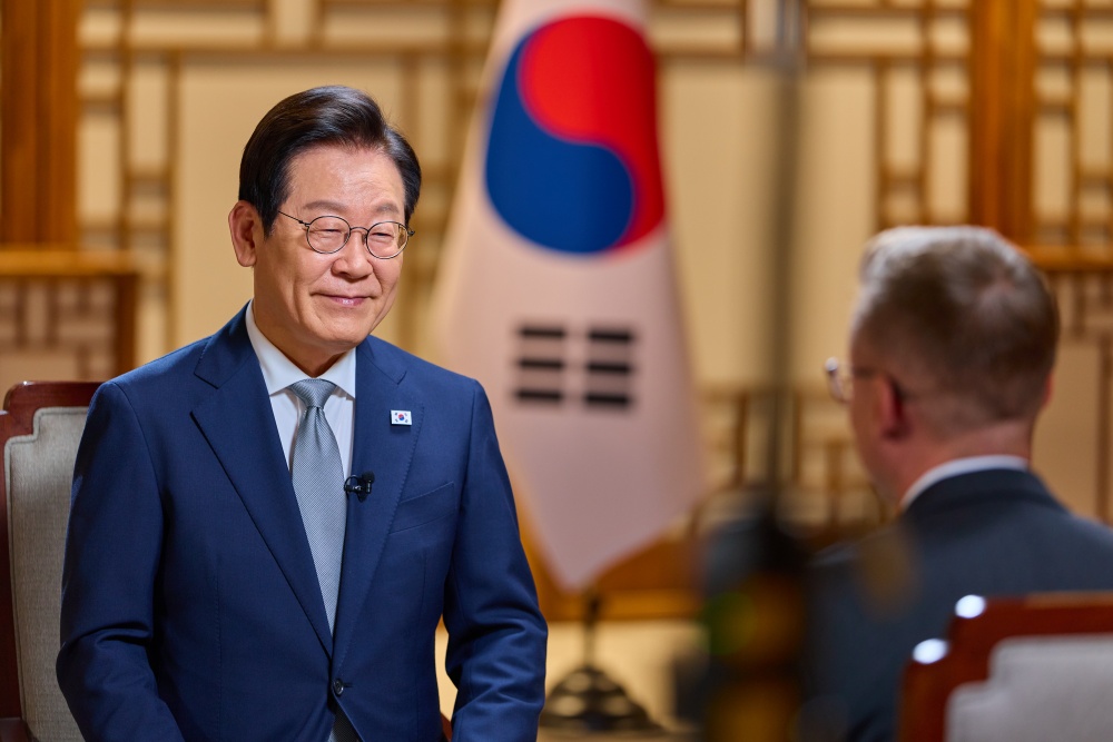 Presiden Lee Jae Myung terlihat sedang melakukan wawancara dengan CNN di Freedom Hall, Kantor Kepresidenan Yongsan, pada tanggal 22 Oktober 2025. (Kantor Kepresidenan Republik Korea)