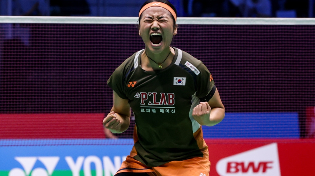 An Se Young, pebulu tangkis putri nomor satu dunia, bergembira setelah menjuarai babak final French Open yang digelar pada tanggal 26 Oktober 2025 (waktu Korea) di Cesson-Sevigne, Prancis.