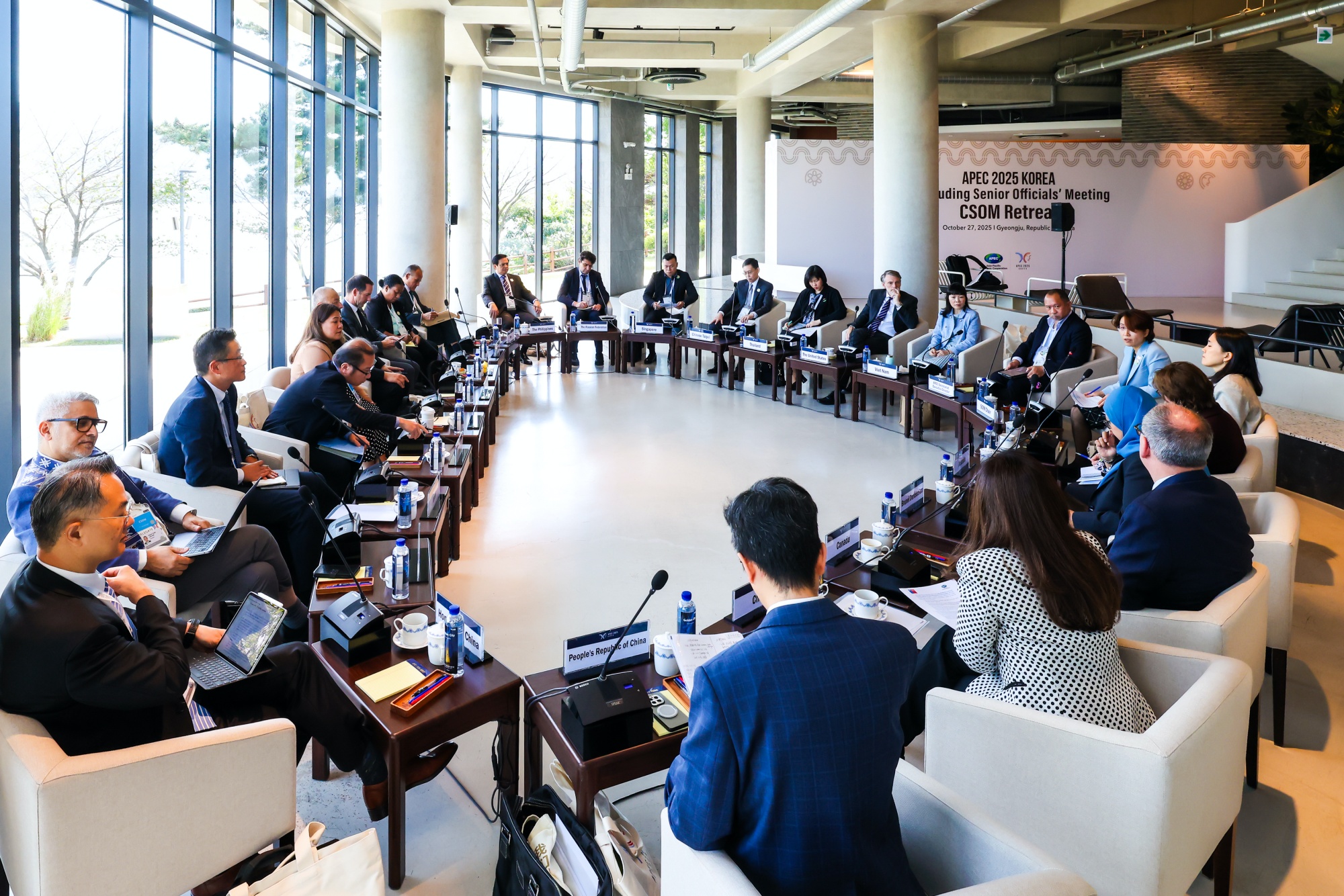 Pertemuan Akhir Tingkat Pejabat Tinggi (CSOM) APEC 2025 di Gyeongju telah berlangsung pada tanggal 27-28 Oktober 2025 di Gyeongju HICO, Provinsi Gyeongsangbuk untuk melakukan peninjauan akhir terhadap agenda APEC tahun ini.