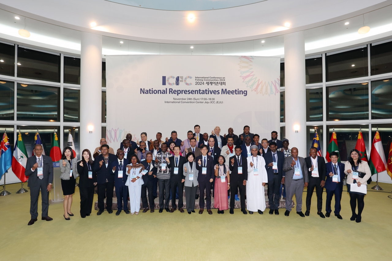 Kementerian Kelautan dan Perikanan bersama Korea Maritime Institute (KMI) mengumumkan pada tanggal 6 November 2025 bahwa Konferensi Internasional Komunitas Nelayan (ICFC) 2025 digelar pada tanggal 9-12 November 2025 di Songdo Convensia, Incheon. Foto di atas menunjukkan para peserta Pertemuan Perwakilan Nasional dalam Konferensi Internasional Komunitas Nelayan 2024. Acara tersebut digelar pada tanggal 24-27 November 2024 di Jeju International Convention Center, Kota Seogwipo, Provinsi Jeju. (Laman resmi Konferensi Internasional Komunitas Nelayan 2025)