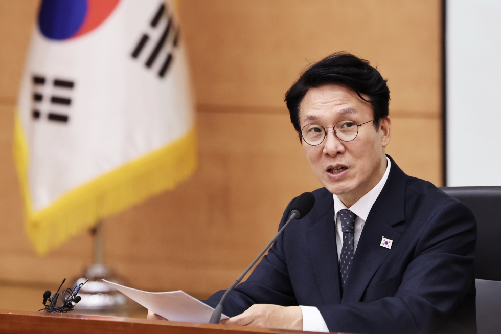 Perdana Menteri Kim Min-seok terlihat sedang memberikan pernyataan dalam rapat Komisi Presiden untuk Netralitas Karbon dan Pertumbuhan Hijau yang digelar pada tanggal 10 November 2025 di Kantor Pemerintahan Seoul, Jongno-gu, Seoul. (Kantor Bidang Koordinasi Kebijakan Pemerintah Korea)