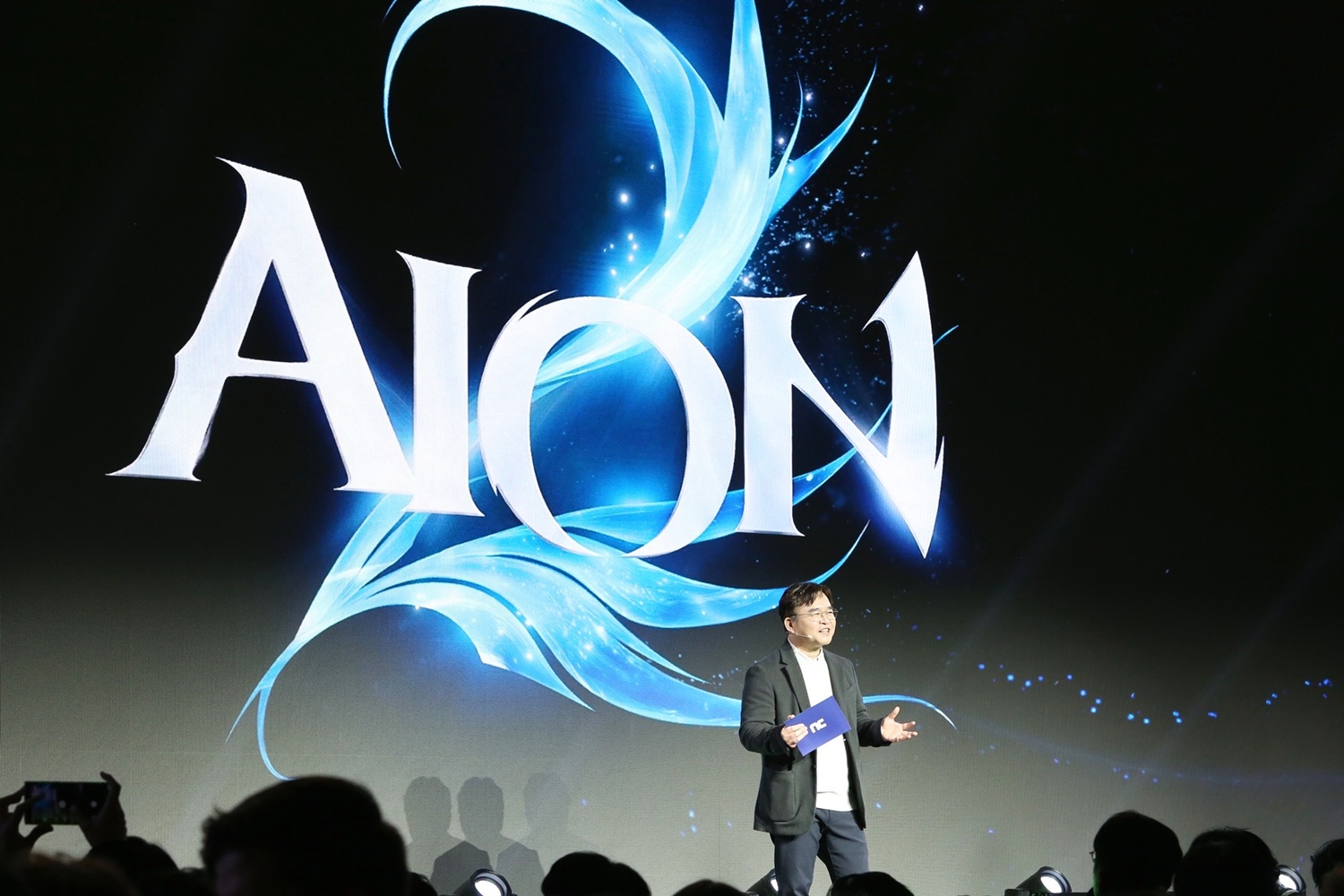 Wakil Presiden NCSOFT, Lee Sung Gu, mengumumkan perilisan AION2 dan CINDER CITY pada GeForce Gamer Festival yang digelar tanggal 30 Oktober 2025 di COEX, Seoul. (NCSOFT)   
