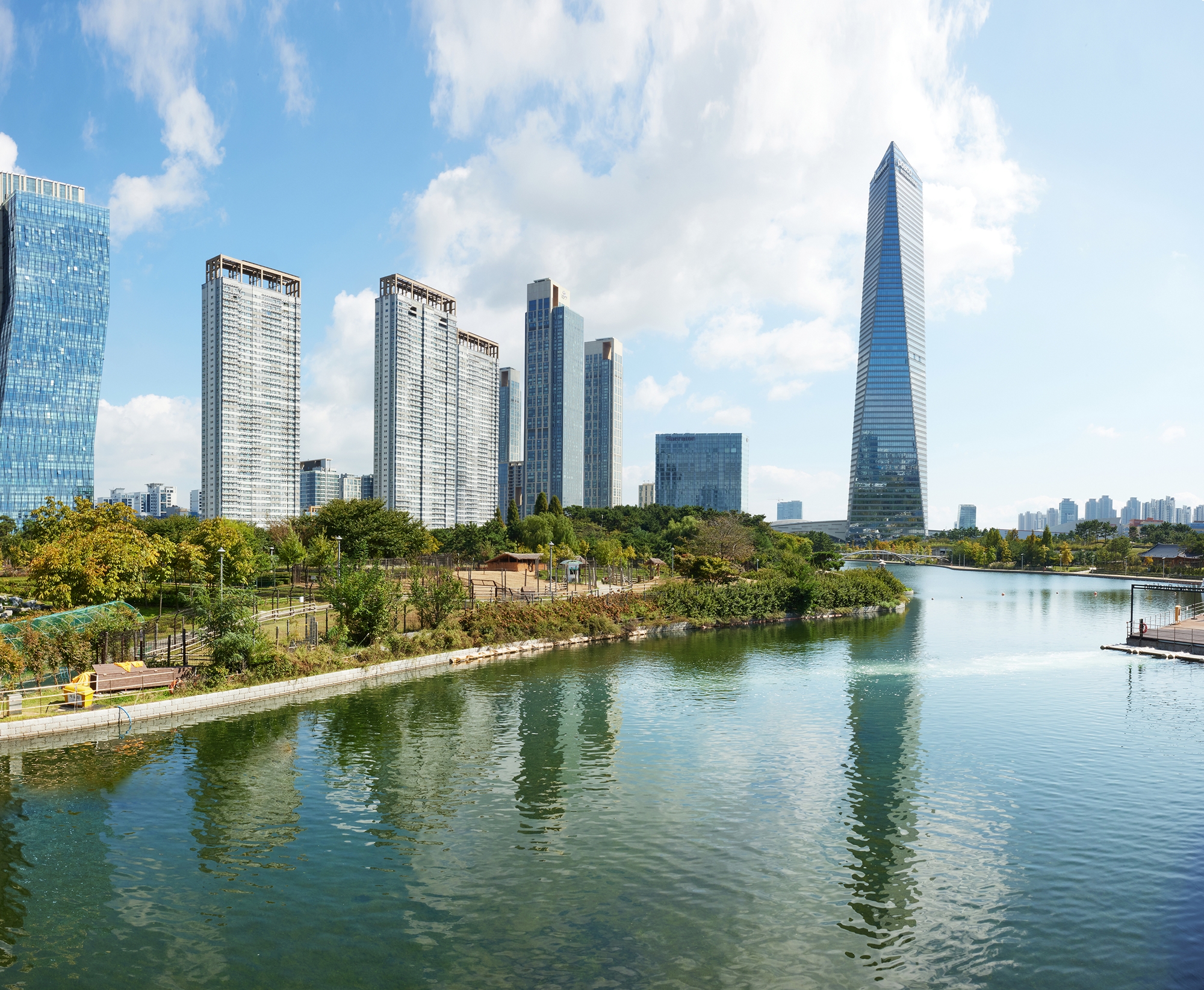 Bank Dunia mengungkapkan pada tanggal 1 Desember 2025 bahwa Pusat Pengetahuan Digital Global didirikan melalui kerja sama dengan Pemerintah Korea. Foto di atas menunjukkan panorama Songdo Central Park di Kota Incheon. (Organisasi Pariwisata Korea)