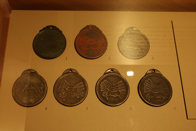 Foto di atas menunjukkan mapae, yaitu pelat izin resmi kerajaan yang digunakan oleh pejabat pada masa Dinasti Joseon (1392-1910) untuk meminjam kuda dinas. (Park Daejin)  