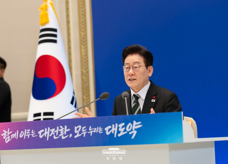 Presiden Lee Jae Myung terlihat sedang memberikan pernyataan dalam konferensi pes awal tahun yang digelar pada tanggal 21 Januari 2026 di Yeongbingwan, Cheong Wa Dae. 