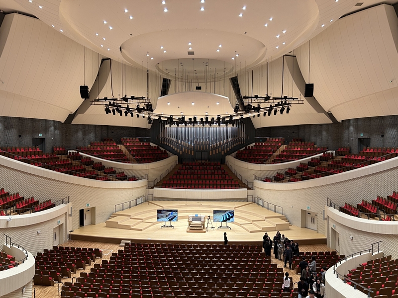 Busan sedang memperluas fasilitas seni budayanya untuk menjadi kota musik klasik berkelas dunia.. Foto di atas menunjukkan Busan Concert Hall yang baru dibuka Juni 2025. (Margareth Theresia)  