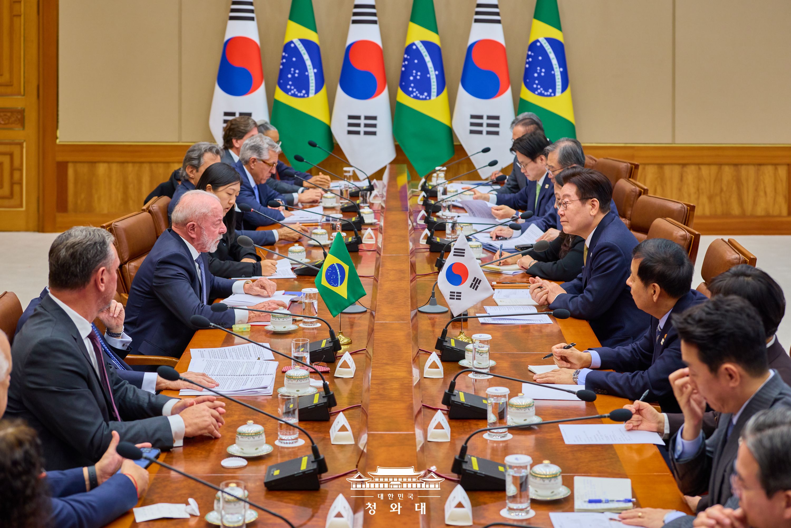 Pada tanggal 23 Februari 2026 Presiden Lee Jae Myung dan Presiden Brasil Luiz In&aacute;cio Lula da Silva menggelar pertemuan puncak yang diperluas di Cheong Wa Dae.