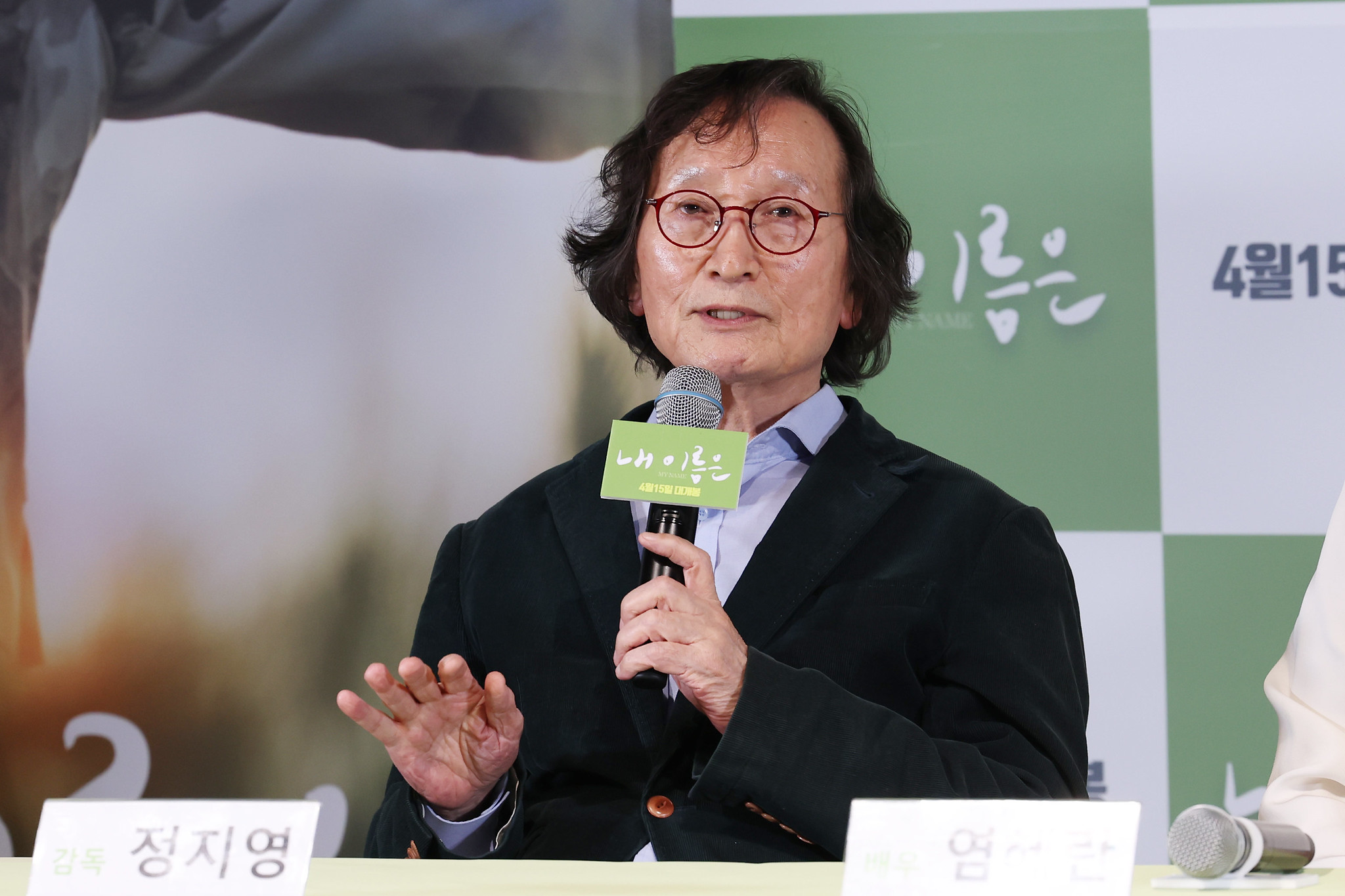 Sutradara Chung Ji-young menjawab pertanyaan para wartawan dalam konferensi pers My Name yang digelar pada tanggal 2 April 2026 di CGV Yongsan I'park Mall, Yongsan-gu, Seoul. (Lee Jeong Woo)   