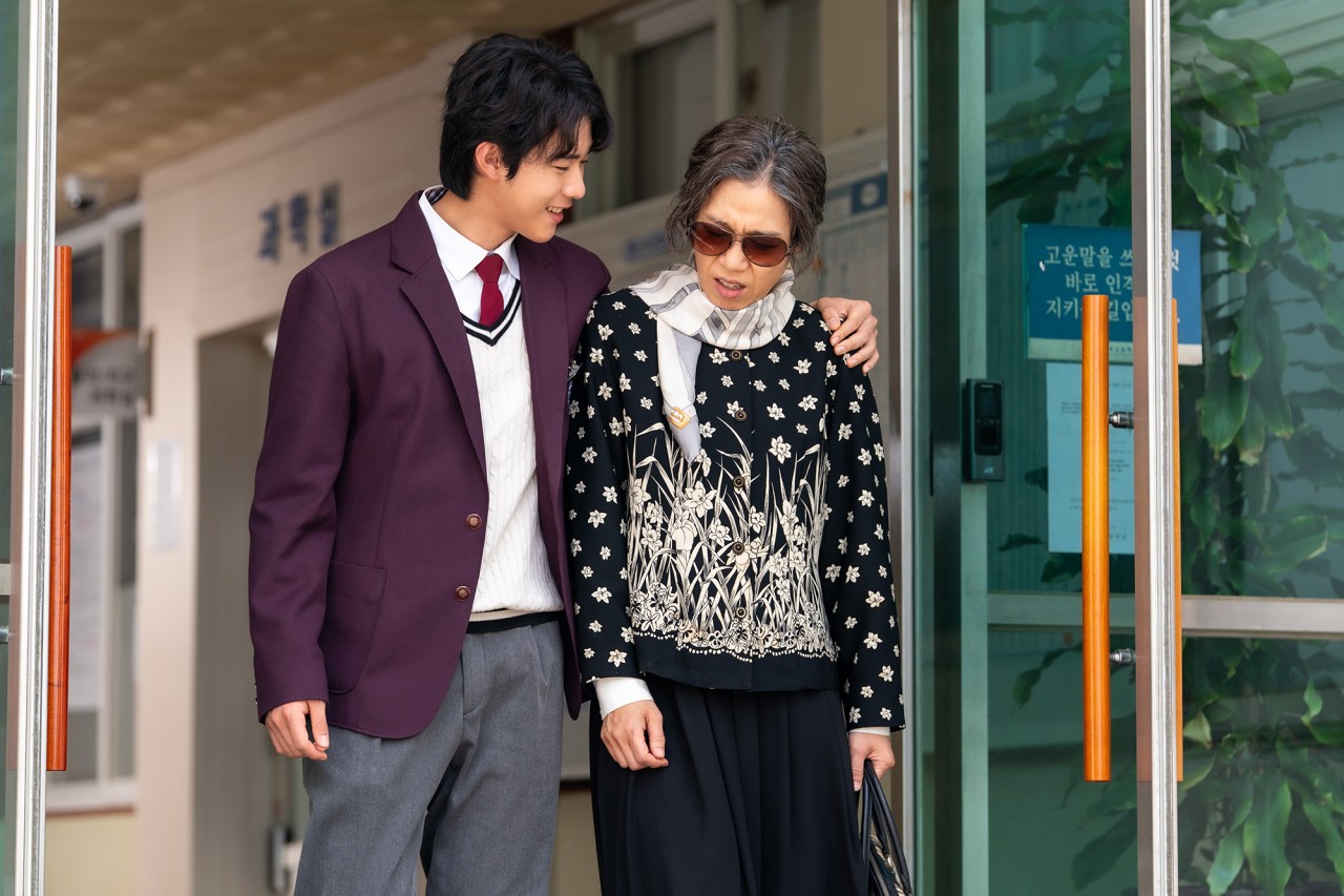 Salah satu adegan dalam film My Name. (Let's Films dan Aura Pictures)  