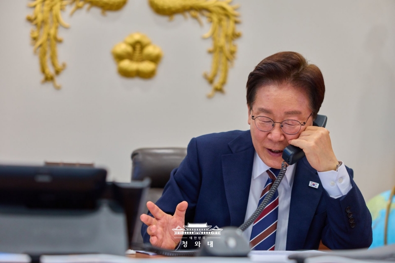 Presiden Lee Jae Myung menelepon Perdana Menteri Thailand, Anutin Charnvirakul, pada tanggal 7 April 2026 untuk mengucapkan selamat karena terpilih kembali sebagai PM. (Cheong Wa Dae)