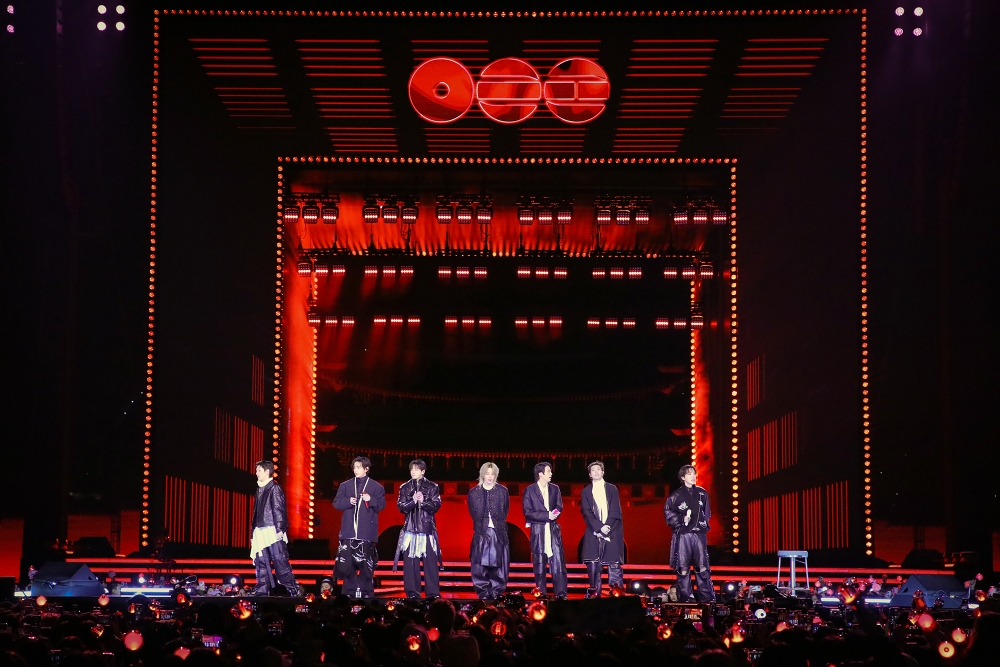 Grup K-pop BTS tampil dalam konser BTS THE COMEBACK LIVE: ARIRANG di Alun-alun Gwanghwamun, Seoul, pada tanggal 21 Maret 2026. (BIGHIT MUSIC dan Netflix)