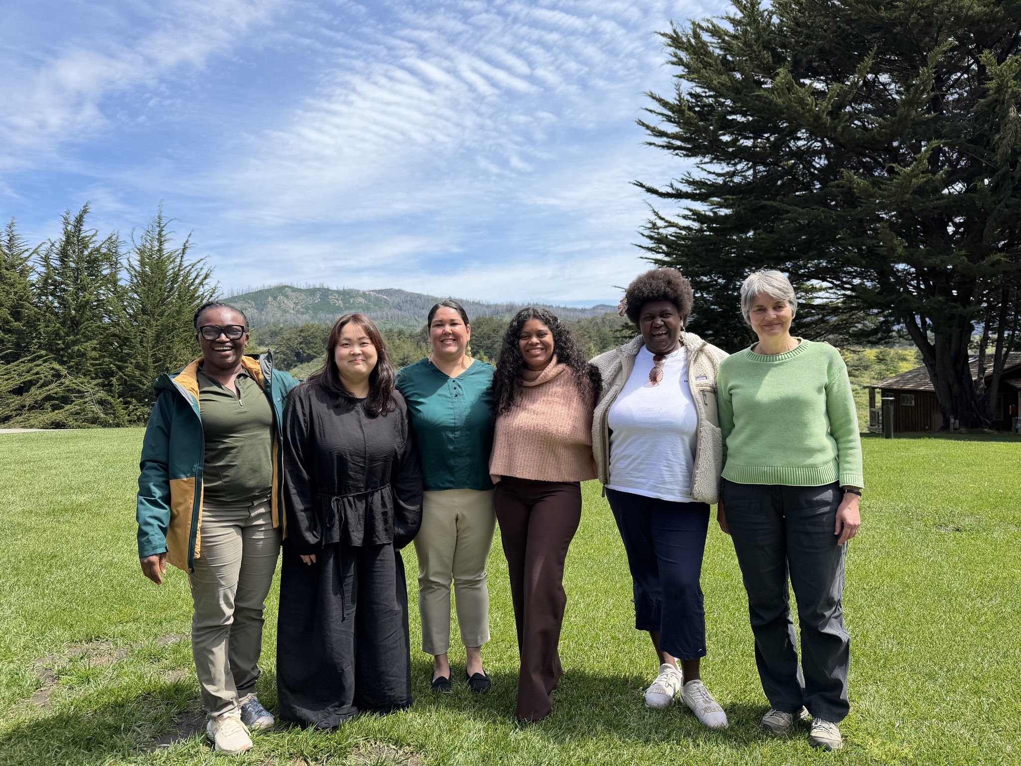 Seluruh penerima Goldman Environmental Prize tahun ini untuk pertama kalinya dalam sejarah terdiri dari wanita. Dari kiri ke kanan: Iroro Tanshi (Nigeria), Kim Borim (Korea), Alannah Acaq Hurley (Amerika Serikat), Yuvelis Morales Blanco (Kolombia), Theonila Roka Matbob (Papua Nugini), dan Sarah Finch (Inggris). (Facebook resmi Yayasan Lingkungan Goldman)