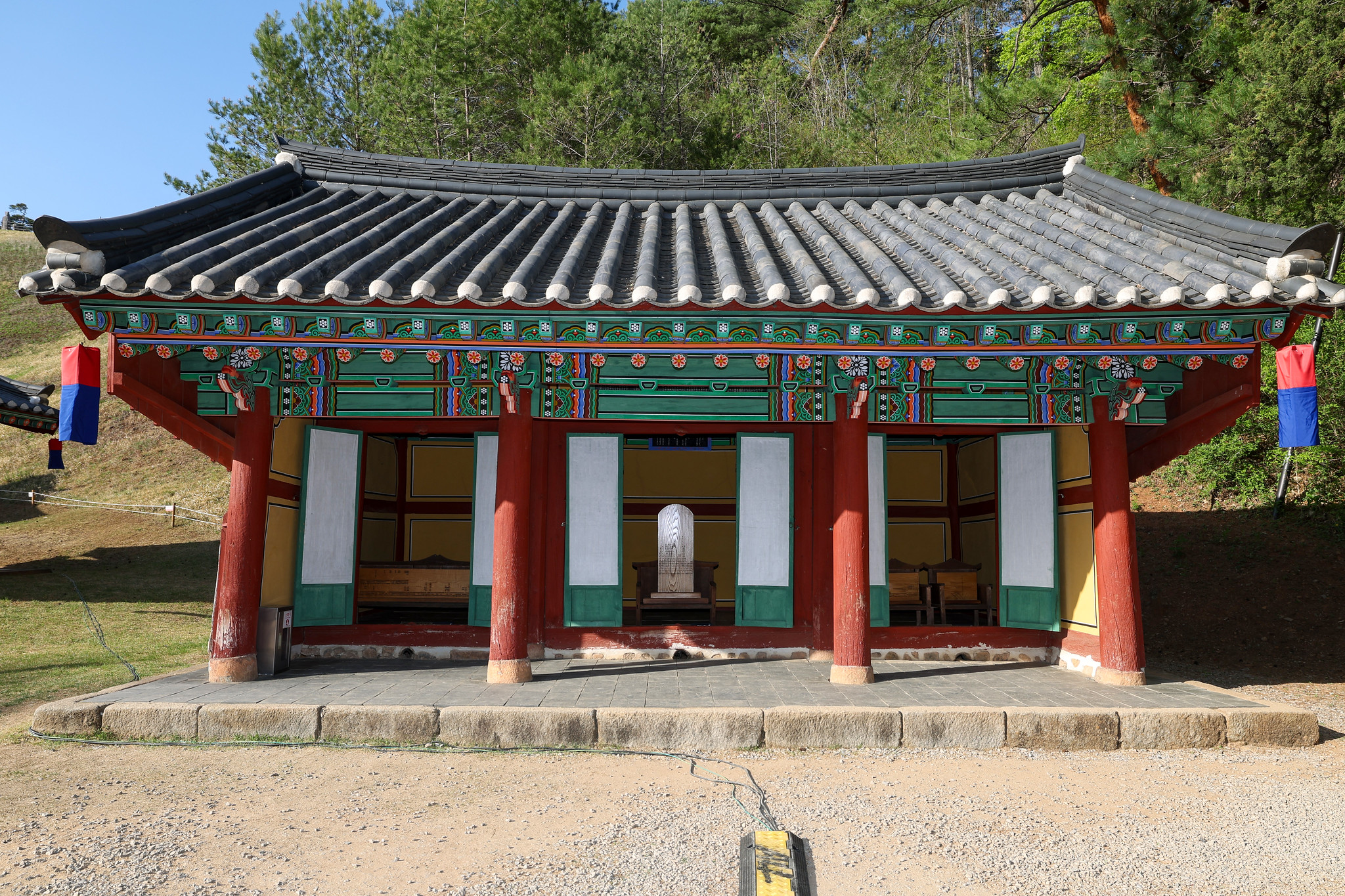 Jangpanok di Jangneung, Yeongwol, jejak kesetiaan kepada Raja Danjong. Tempat ini menyimpan tablet penghormatan bagi 268 pejabat setia yang mempertahankan loyalitas mereka hingga akhir demi sang raja muda.