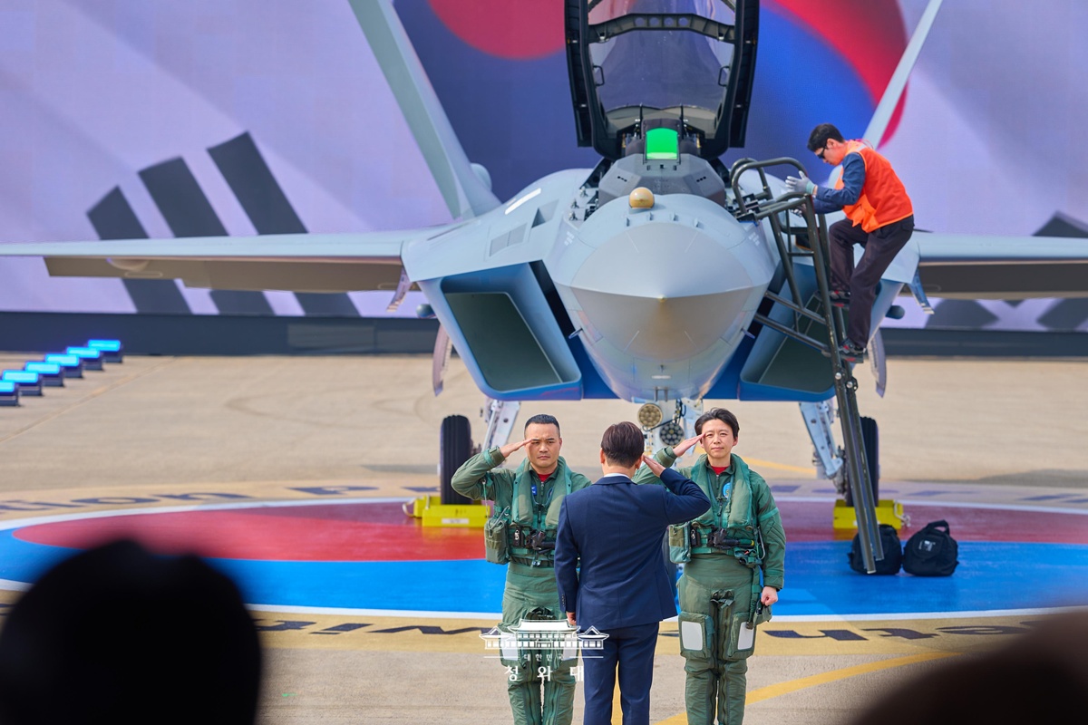 Presiden Lee Jae Myung hadir dalam upacara peluncuran produksi massal KF-21 pertama pada tanggal 25 Maret 2026 di KAI (Korea Aerospace Industries), Kota Sacheon, Provinsi Gyeongsangnam. (Cheong Wa Dae)  