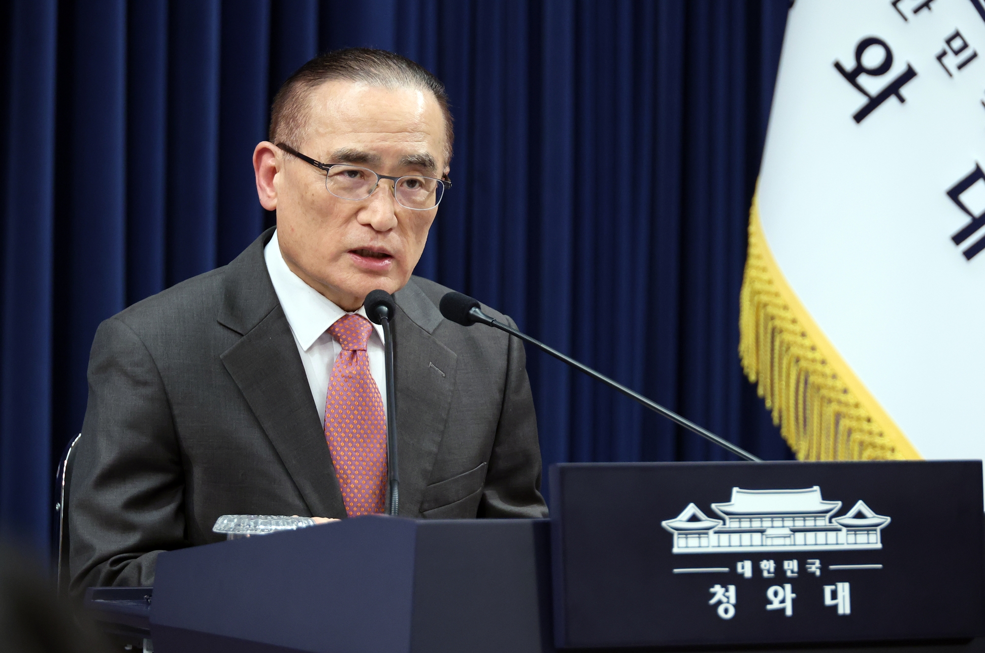 Kepala Kantor Keamanan Nasional Cheong Wa Dae, Wi Sung-lac, menyampaikan pengarahan pada tanggal 11 Mei 2026 di Cheong Wa Dae terkait serangan terhadap kapal Korea HMM Namu di Selat Hormuz. (Yonhap News)  