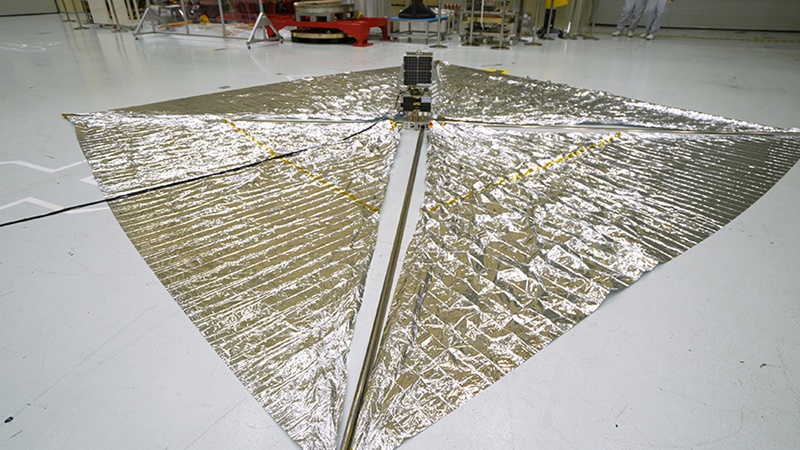 Perangkat deorbit sedang menjalani pengujian di Laboratorium Uji Lingkungan Peluncuran, Gedung Pengujian Satelit KARI.