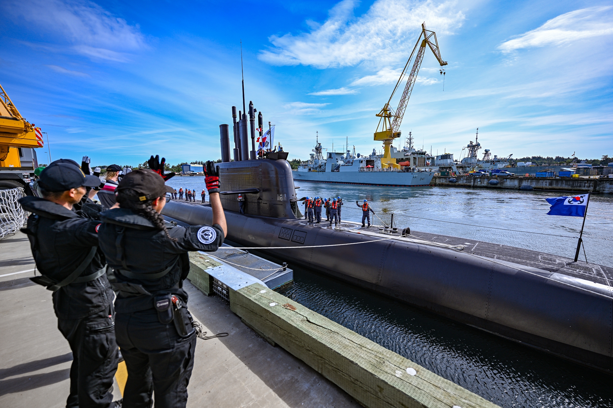 Kapal selam Dosan Ahn Changjo (SS-III) dan kapal fregat Daejeon (FFG) telah memasuki Pangkalan Angkatan Laut Esquilmat di Kanada pada tanggal 23 Mei 2026 (waktu setempat). (Angkatan Laut Republik Korea)