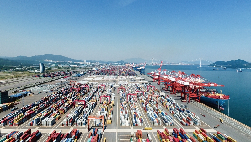 Surplus neraca berjalan Korea pada April 2026 tercatat sebesar 28,29 miliar dolar sehingga surplus pada caturwulan I/2026 telah berhasil melampaui 100 miliar dolar. Foto di atas menunjukkan pemandangan Pelabuhan Gwangyang. (Otoritas Pelabuhan Yeosu-Gwangyang)