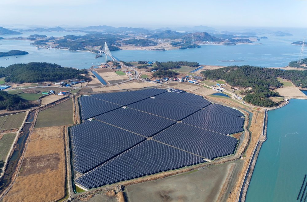 Pemerintah Korea memperkuat kebijakan transisi hijau dan energi. Foto di atas menunjukkan pembangkit listrik tenaga surya yang berada di Pulau Jarado, Anjwa-myeon, Sinan-gun, Provinsi Jeollanam. (Pemerintah Sinan-gun)