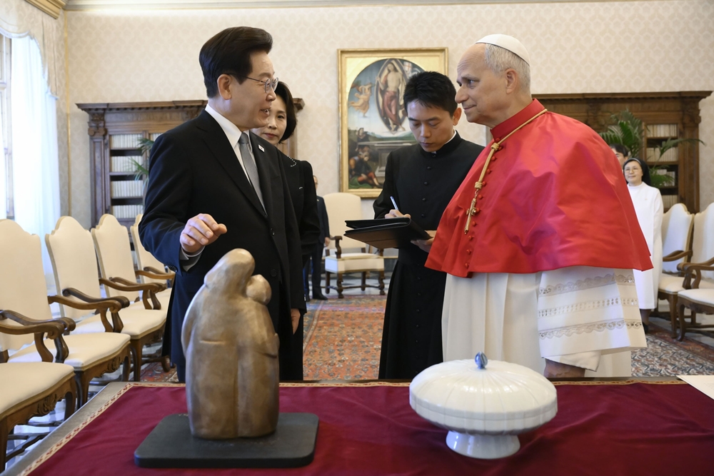 Presiden Lee Jae Myung bertemu dengan Paus Leo XIV di Vatikan pada tanggal 15 Juni 2026 (waktu setempat). (Cheong Wa Dae)