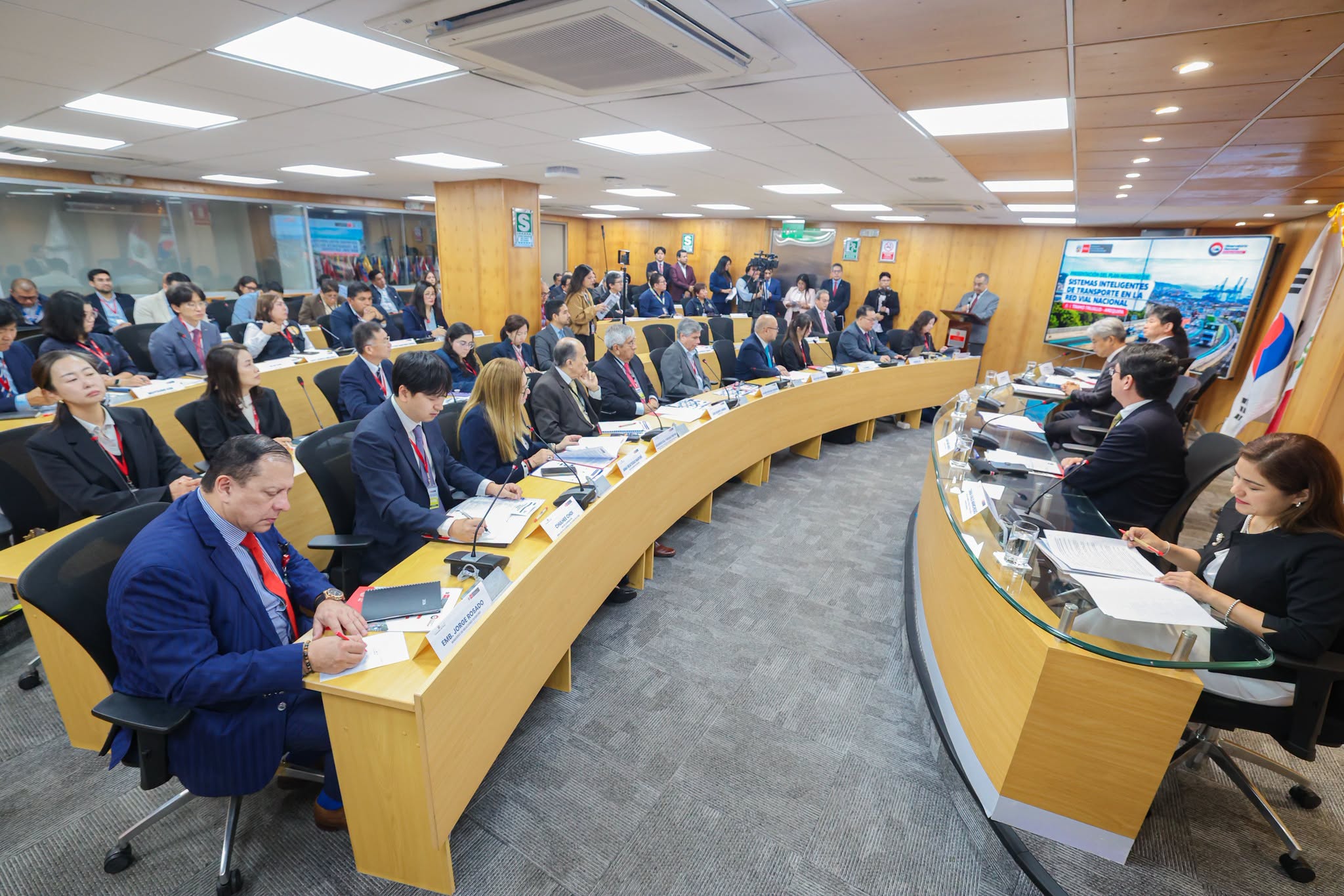 Upacara peringatan penetapan Master Plan Pengelolaan Jalan Pintar Nasional Peru sebagai rencana hukum nasional yang digelar di auditorium Kementerian Perhubungan dan Komunikasi Peru pada tanggal 25 Juni 2026 (waktu setempat). (Facebook resmi Kementerian Perhubungan dan Komunikasi Peru)