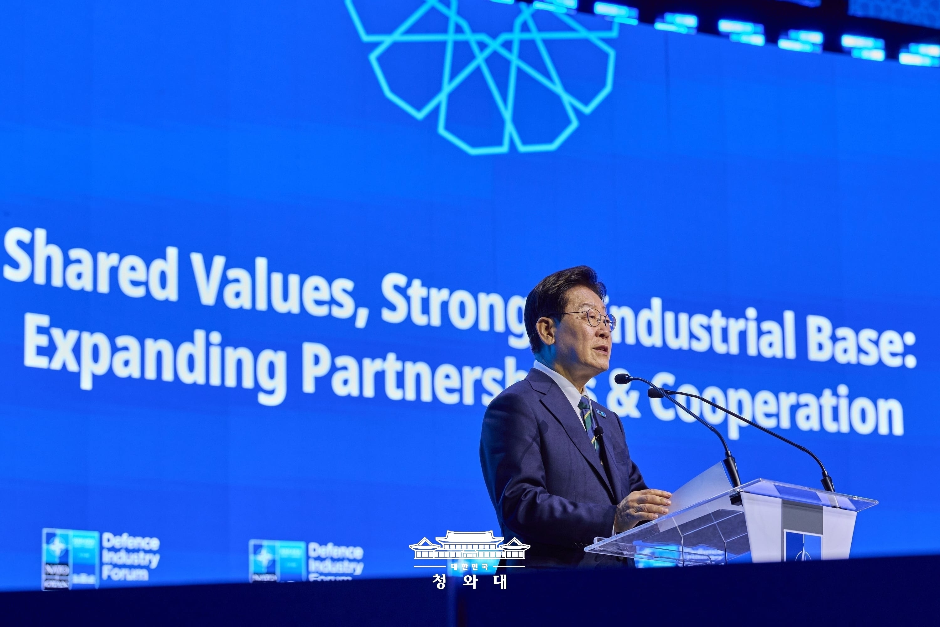 Presiden Lee Jae Myung terlihat berpidato dalam Forum Industri Pertahanan NATO yang digelar pada tanggal 7 Juli 2026 (waktu setempat) di Ankara, Turkiye. (Cheong Wa Dae)  