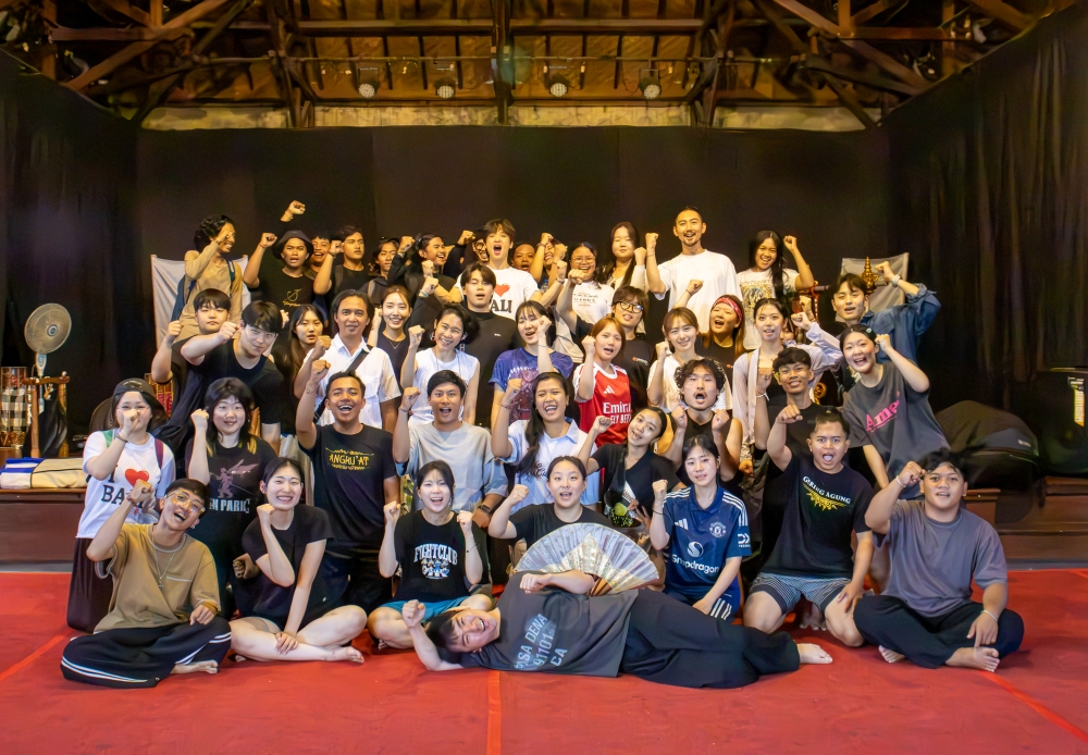 Kementerian Kebudayaan, Olahraga, dan Pariwisata mengungkapkan pada tanggal 10 Juli 2026 bahwa proyek Pemuda Pelopor K-Culture Global telah dimulai melalui kerja sama dengan KOFICE. Foto di atas menunjukkan potret gladi bersih kolaborasi pemuda Korea-Indonesia antara mahasiswa Institut Seni Seoul dengan seniman Bali dalam Pesta Kesenian Bali. (Kementerian Kebudayaan, Olahraga, dan Pariwisata)