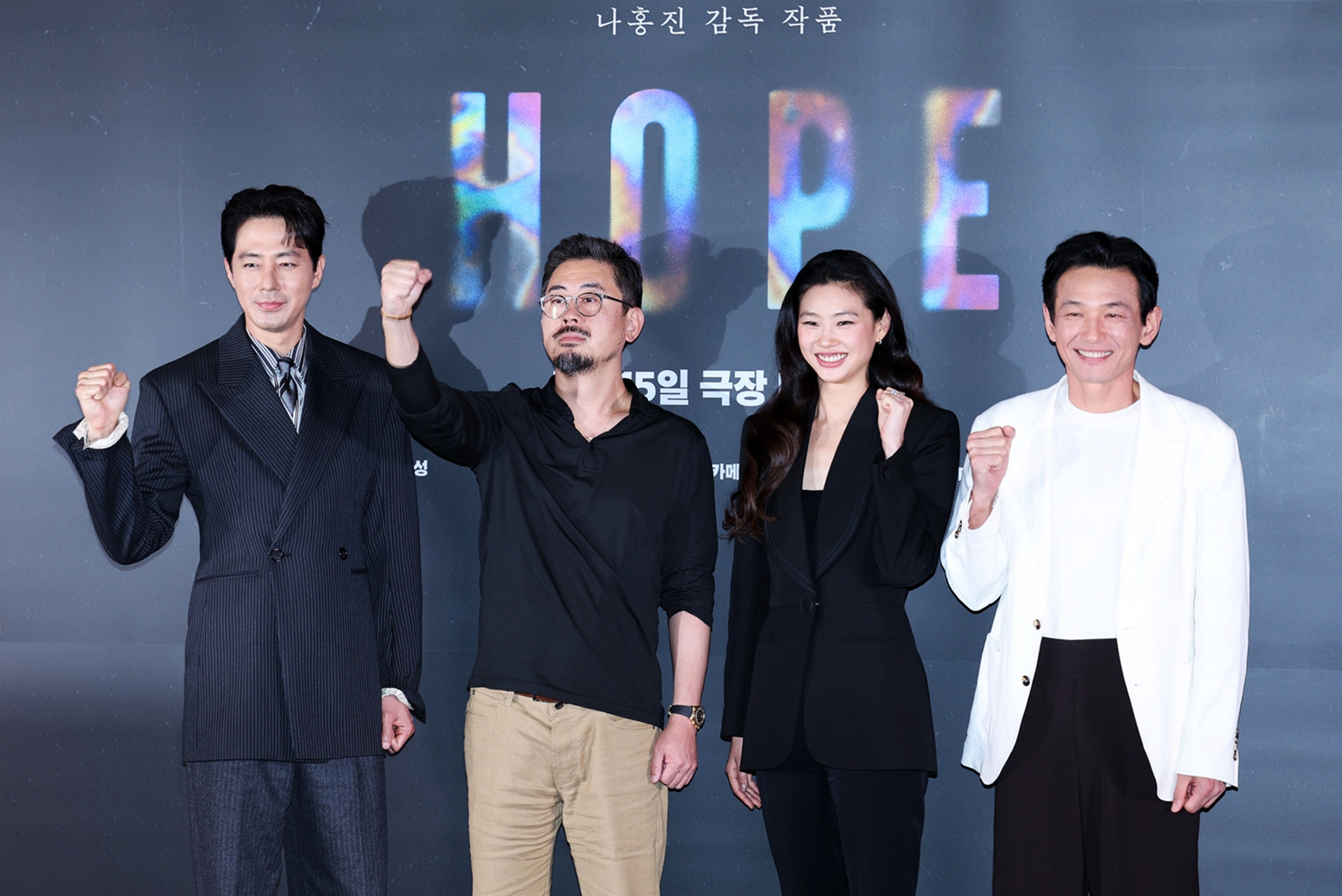 Zo In-sung, Na Hong-jin, Jung Hoyeon, dan Hwang Jung-min berpose dalam konferensi pers untuk film HOPE yang digelar pada tanggal 6 Juli 2026 di Megabox COEX, Gangnam-gu, Seoul. (Park Daejin)  