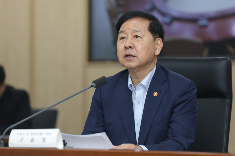 Wakil Perdana Menteri sekaligus Menteri Ekonomi dan Keuangan, Koo Yun Cheol, menyampaikan pernyataan dalam Rapat Menteri Urusan Ekonomi Eksternal yang digelar pada tanggal 20 Juli 2026 di Kompleks Pemerintahan Sejong. (Yonhap News)  