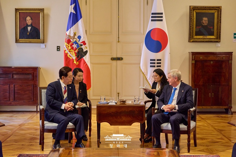 Presiden Lee Jae Myung dan Presiden Cili, Jose Antonio Kast, berdialog pada tanggal 30 Juli 2026(waktu setempat) di Istana La Moneda, Santiago, Cili. (Cheong Wa Dae) 