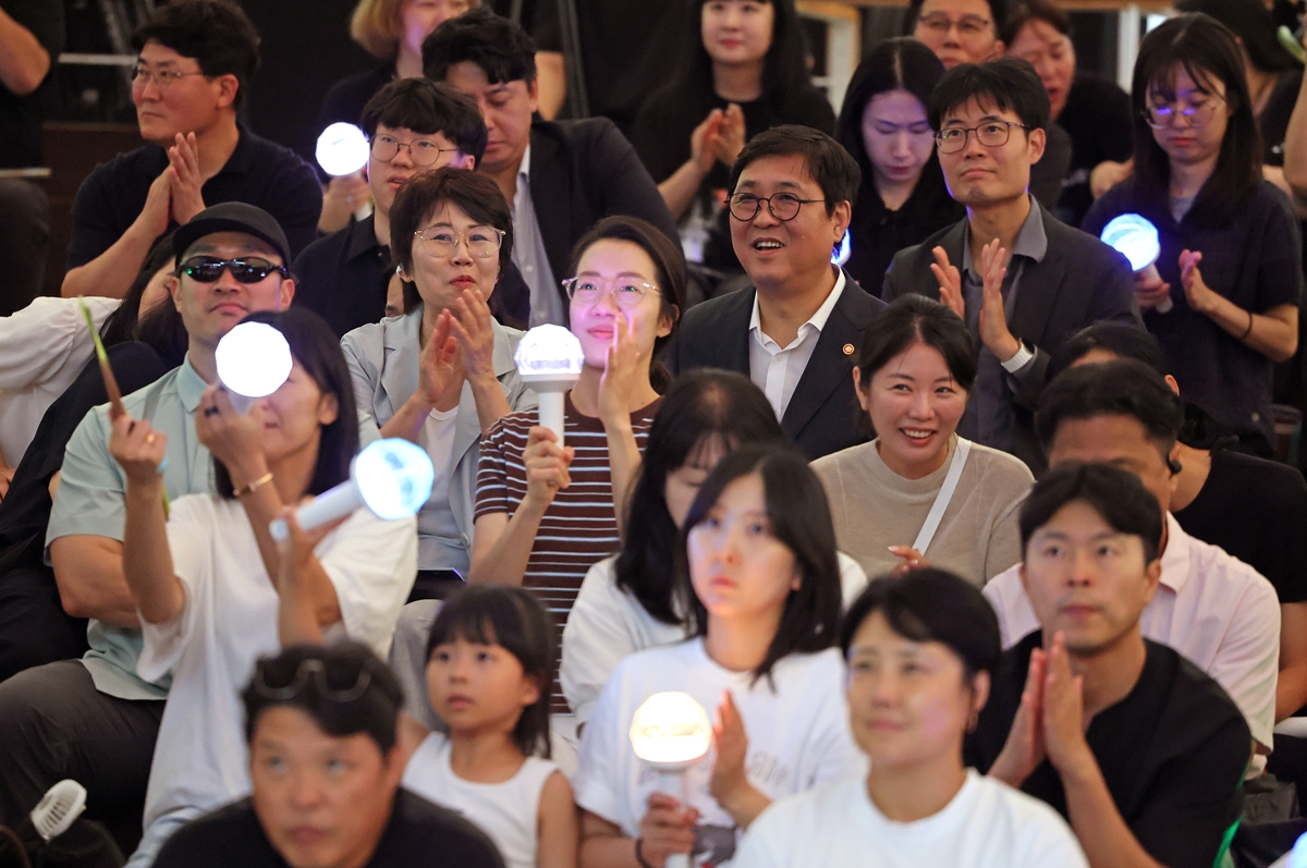 Menteri Kebudayaan, Olahraga, dan Pariwisata, Chae Hwi-young terlihat menghadiri Festival Mimpi-Kamp Gabungan Grup Seni Mimpi Tahun 2026 yang digelar pada tanggal 6 Agustus 2026 di Alpensia Music Tent, Pyeongchang, Provinsi Gangwon. (Kementerian Kebudayaan, Olahraga, dan Pariwisata, Heo Man-jin)  