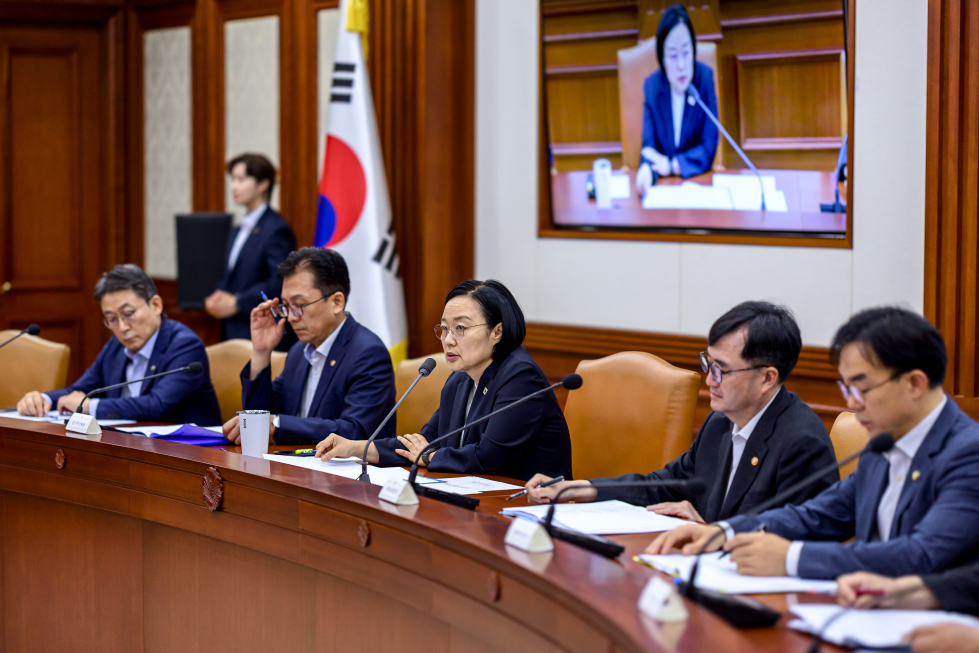 Pemerintah Korea menetapkan Strategi Layanan Kesehatan Dasar berbasis AI dalam Rapat Koordinasi Kebijakan Nasional ke-12 yang dipimpin oleh Perdana Menteri Han Seong-sook (ketiga dari kanan) pada tanggal 6 Agustus 2026 di Kompleks Pemerintahan Soeul. (Kantor Koordinasi Kebijakan Pemerintah dan Sekretariat Perdana Menteri)