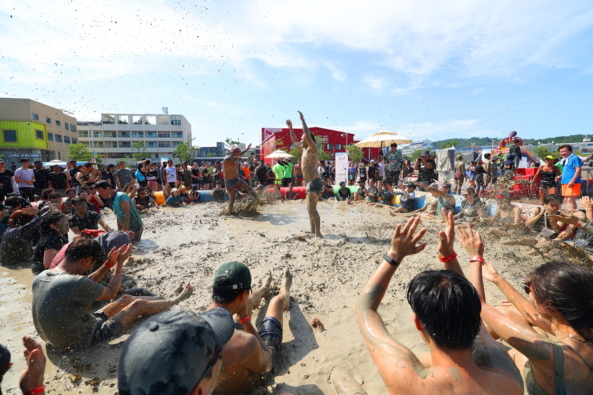 Festival Lumpur Boryeong yang digelar pada tanggal 25 Juli hingga 10 Agustus 2026 di kawasan Pantai Daecheon dan Mud Expo Plaza, Boryeong, Provinsi Chungcheongnam. (Korea.net DB)