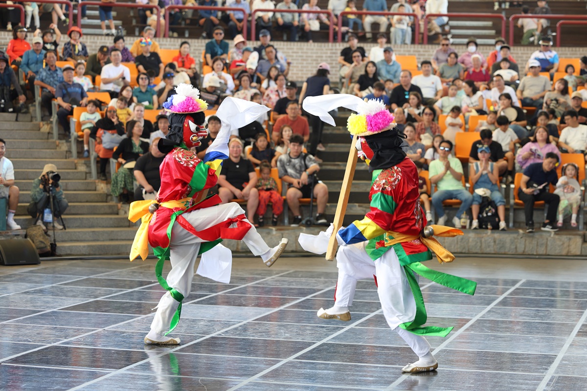 Festival Tari Topeng Internasional Andong yang digelar pada tanggal 26 September hingga 5 Oktober 2025. (Festival Tari Topeng Internasional)