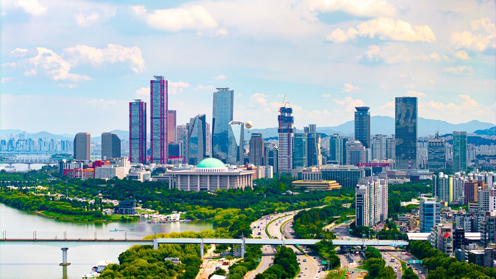 KDI meningkatkan proyeksi pertumbuhan ekonomi Korea tahun 2026 dari 2,5% menjadi 3,2%. Foto di atas memperlihatkan pemandangan Yeouido, Seoul. (Yayasan Pariwisata Seoul)  