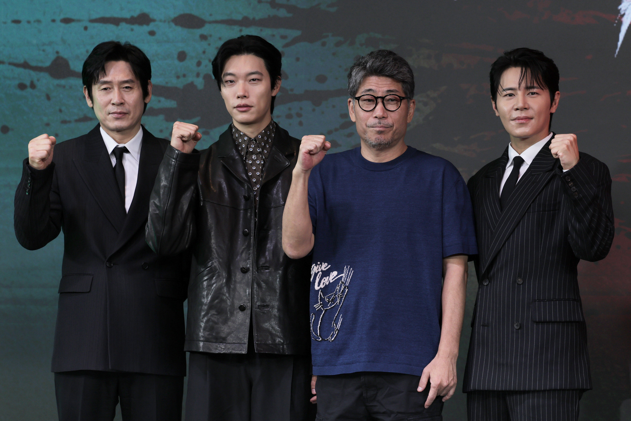 Sutradara dan aktor drama Mousetrap hadir dalam konferensi pers yang digelar pada tanggal 20 Agustus 2026 di Hotel Naru Seoul MGallery, Mapo-gu, Seoul. Dari kiri ke kanan: Sul Kyung-gu, Ryu Jun-yeol. Kim Hong-sun, dan Lee Kyoo-hyung. (Park Daejin)   