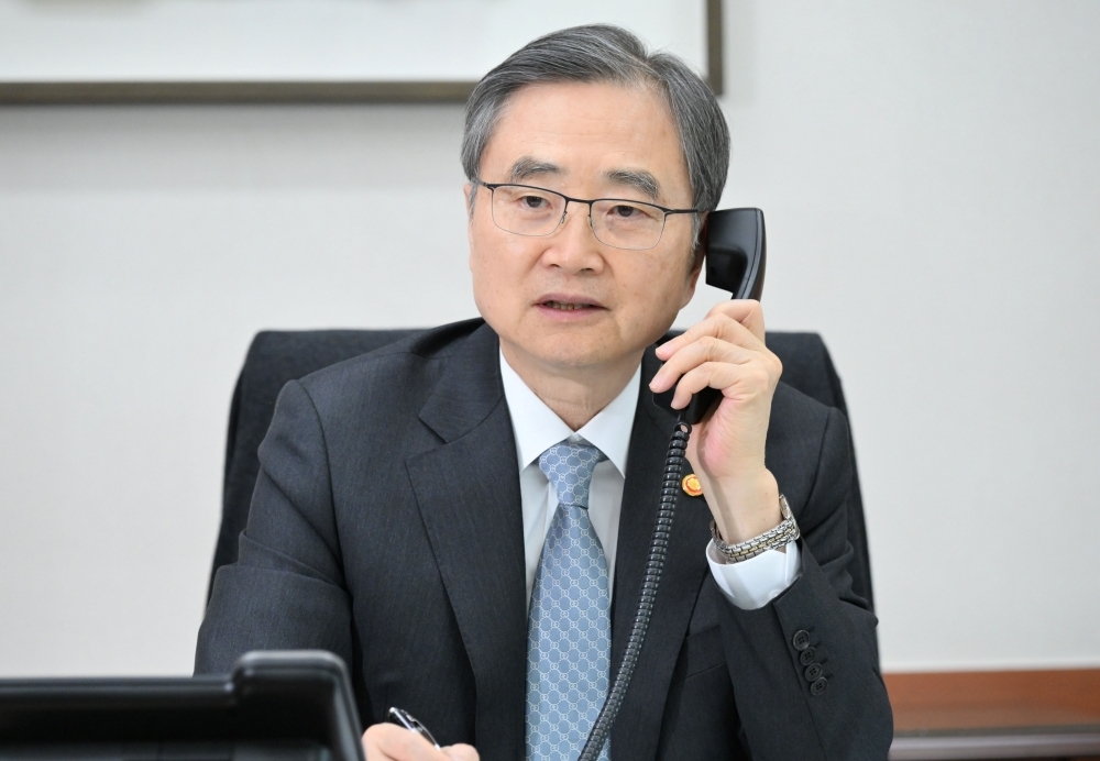 Menteri Luar Negeri, Cho Hyun, berbicara melalui telepon dengan Menteri Luar Negeri Nepal, Shisir Khanal, pada tanggal 27 Agustus 2026 untuk membahas dampak banjir yang melanda Nepal. (Kementerian Luar Negeri) 