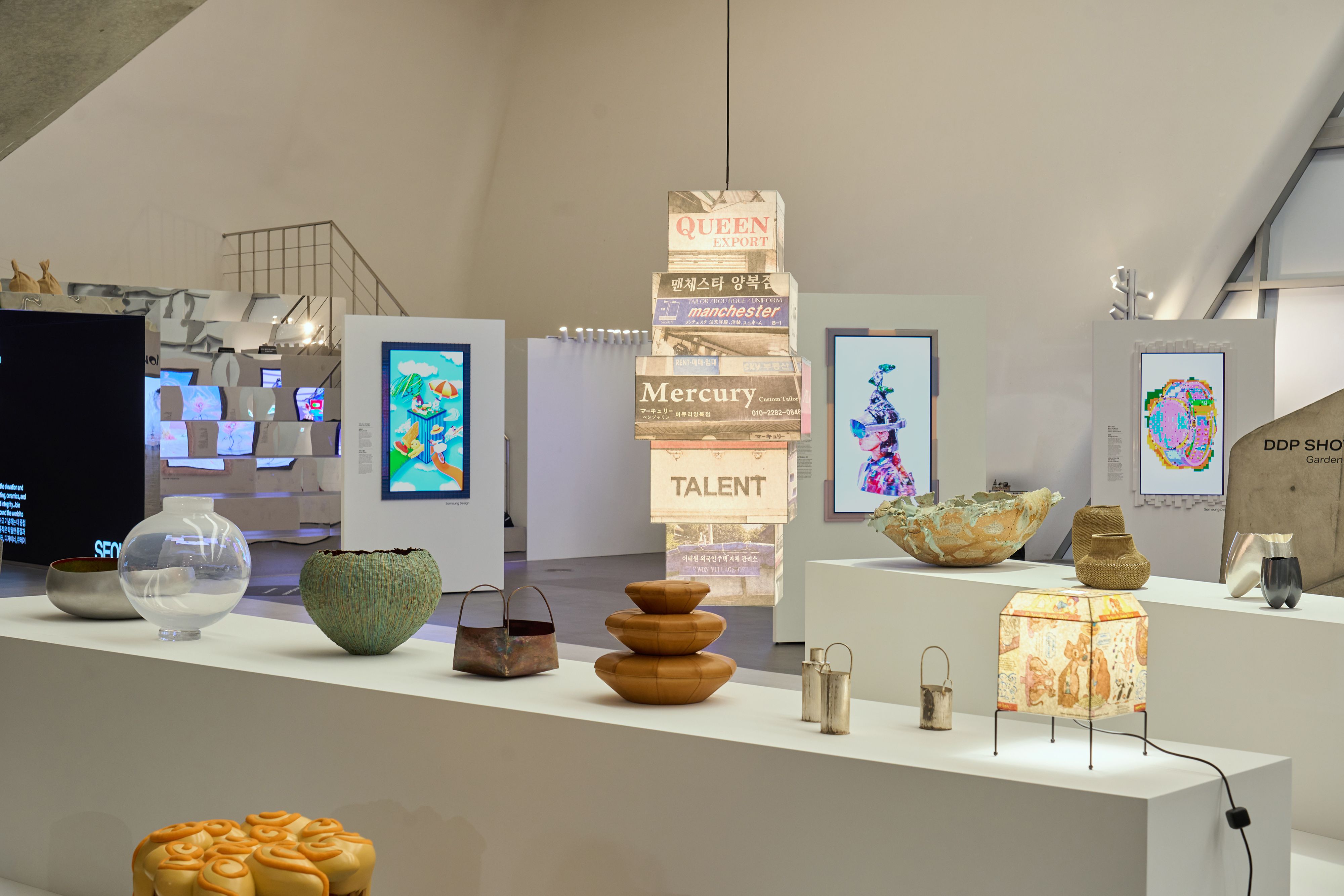 Beragam karya desain bernilai koleksi, mulai dari furnitur dan lampu hingga kerajinan, dipamerkan dalam Design Miami Seoul 2026 yang digelar pada tanggal 1-6 September di Dongdaemun Design Plaza (DDP), Jung-gu, Seoul. (Yayasan Desain Seoul)