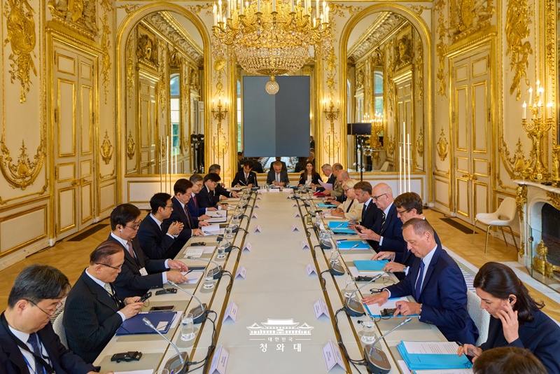 Presiden Lee Jae Myung menghadiri KTT Korea-Prancis bersama Presiden Prancis, Emmanuel Macron, pada tanggal 8 September (waktu setempat) di Istana Elysee, Paris, Prancis. (Cheong Wa Dae)  