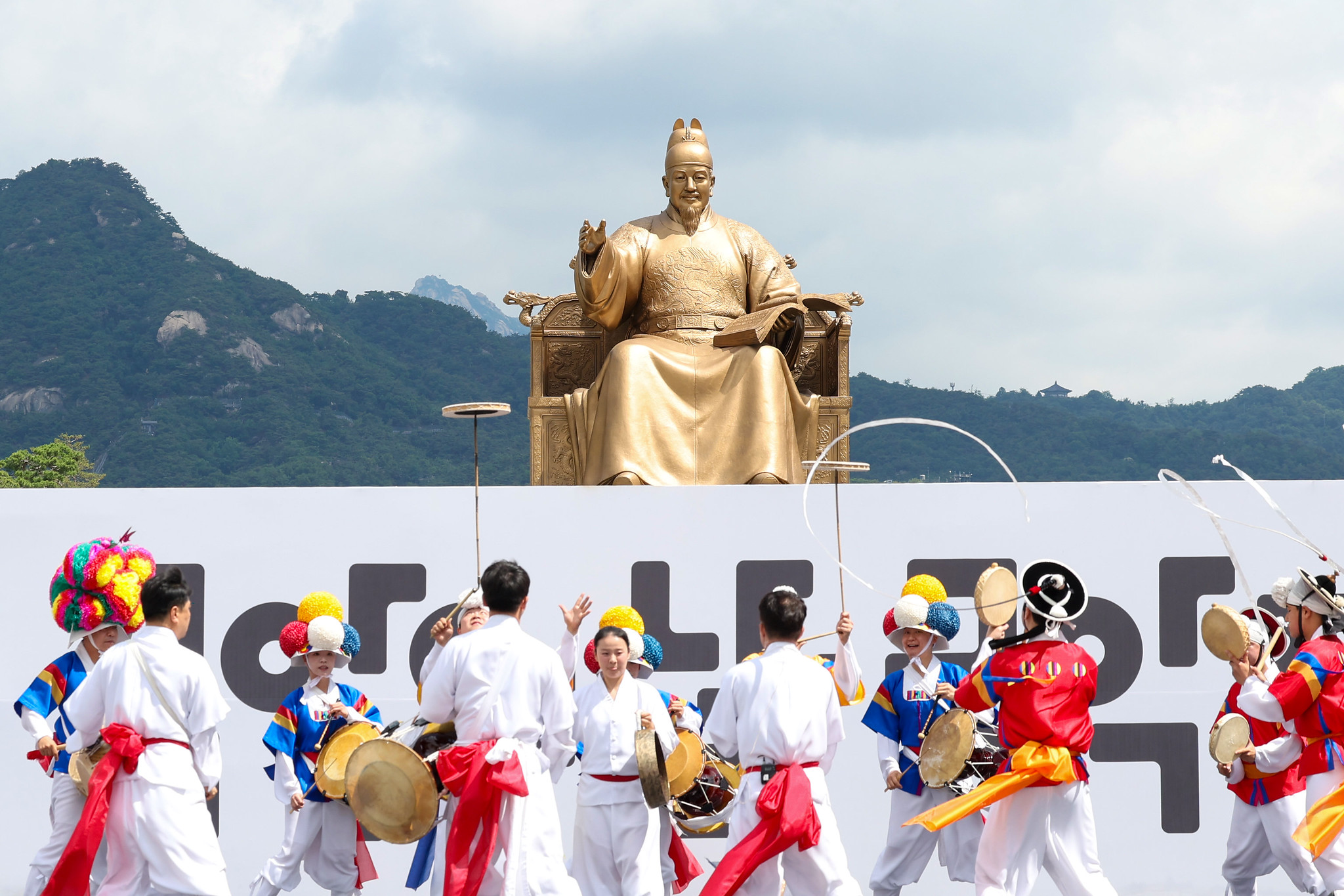 Pertunjukan tradisional memeriahkan Festival Arirang yang digelar pada tanggal 5 Juni 2026 di Alun-Alun Gwanghwamun, Jongno-gu, Seoul. (Korea.net DB)