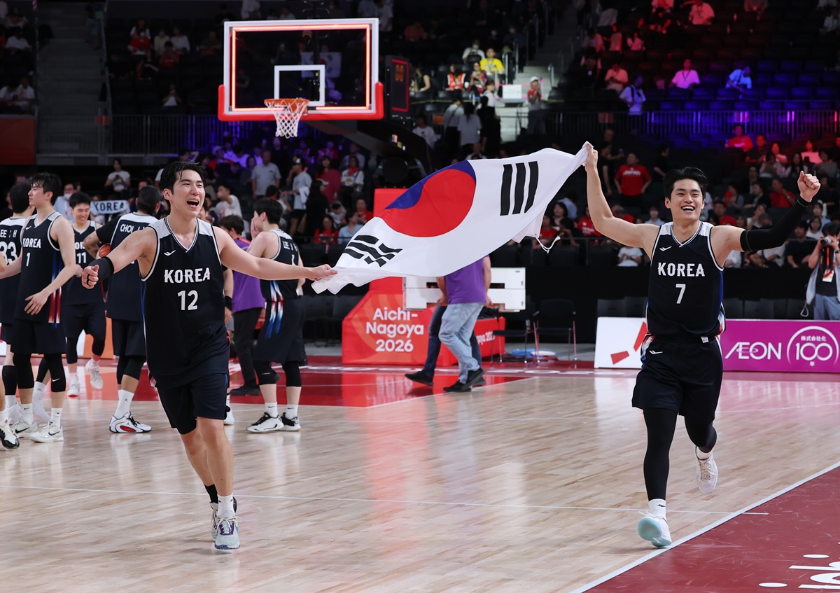 Para pemain Korea merayakan kemenangan atas Jepang pada final bola basket putra Asian Games Aichi-Nagoya 2026 yang digelar pada 20 September 2026 di Aichi International Arena. 