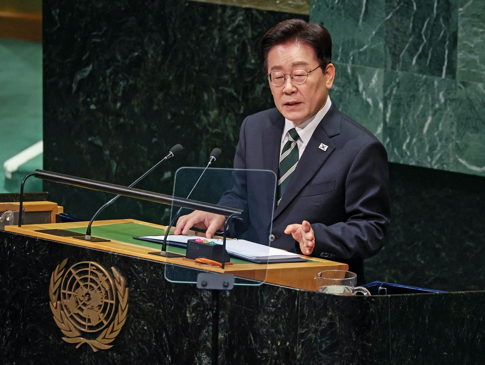 Presiden Lee Jae Myung menyampaikan pidato utama di ruang Sidang Umum Perserikatan Bangsa-Bangsa (PBB) di Markas Besar PBB, New York, Amerika Serikat, pada tanggal 22 September 2026 (waktu setempat). (Yonhap News)