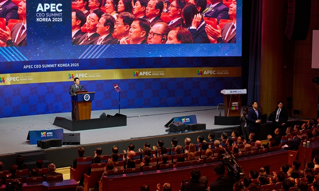 APEC CEO Summit Resmi Dibuka dengan Pidato dari Presiden Lee dan RM BTS