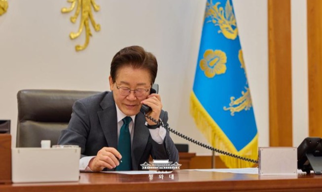 Presiden Lee Telepon PM Belanda untuk Perkuat Kerja Sama Semikonduktor dan AI